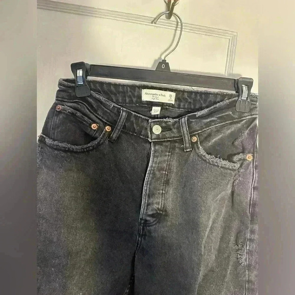 Abercrombie & Fitch Dad High Rise Jeans - Picture 3 of 9